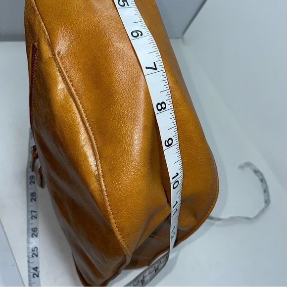 Auricle Orange Leather Shoulder Bag | Tapered Design - Picture 14 of 15